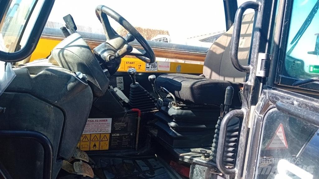 JCB 540-140 伸縮臂操作車