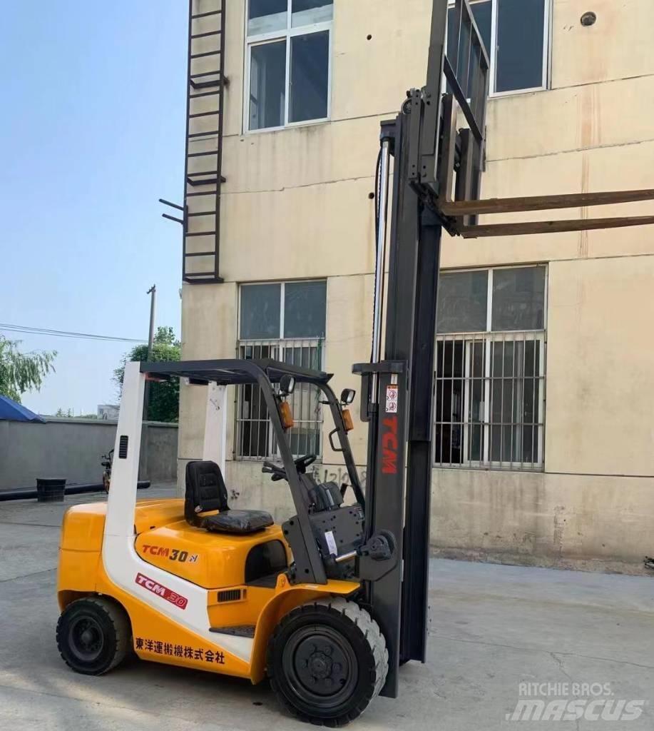 TCM FD 30 柴油卡車