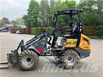 GiANT G2200E 滑移轉向裝載機