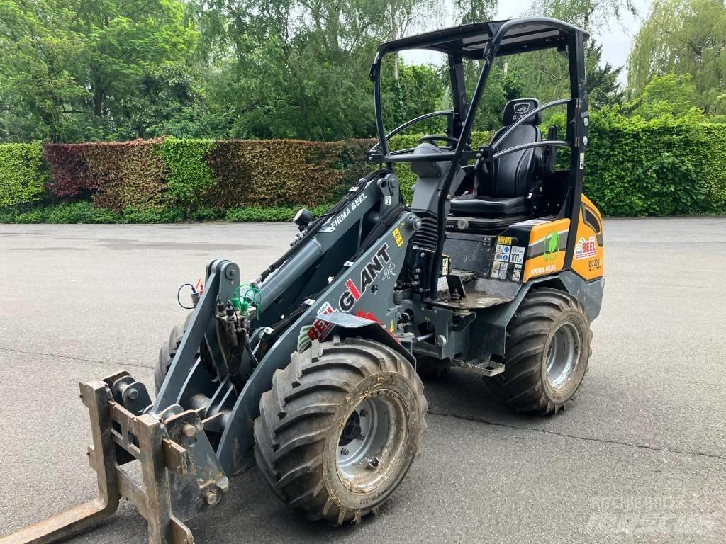 GiANT G2200E 滑移轉向裝載機