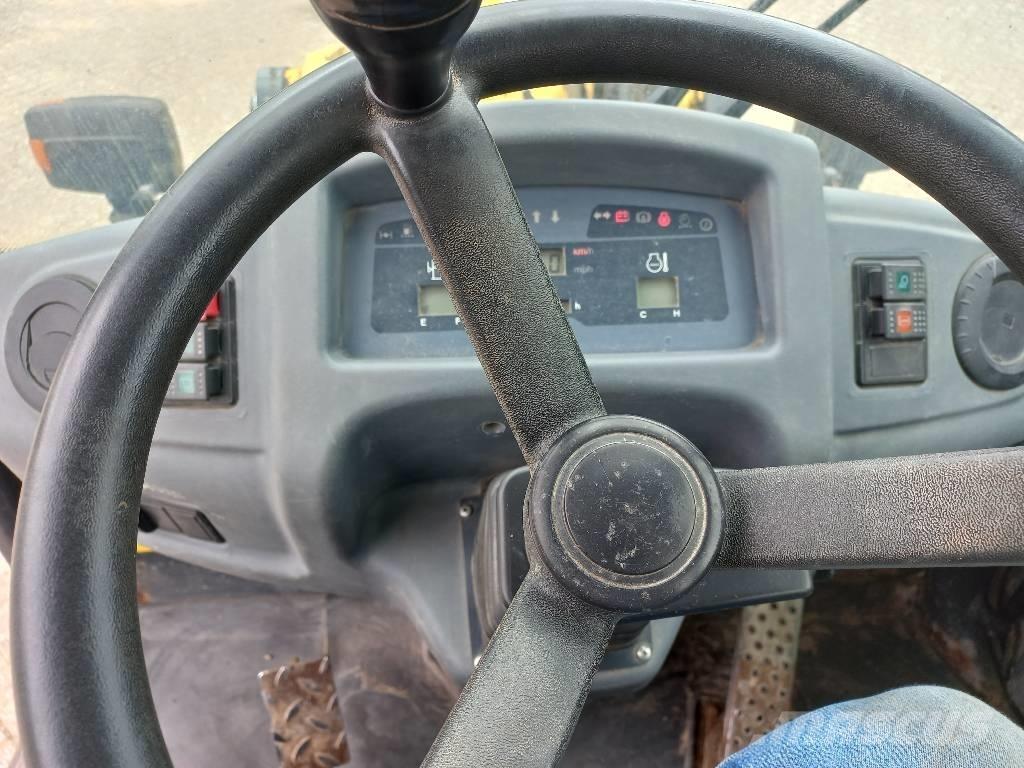 Komatsu WA 80-6 輪胎式裝載機