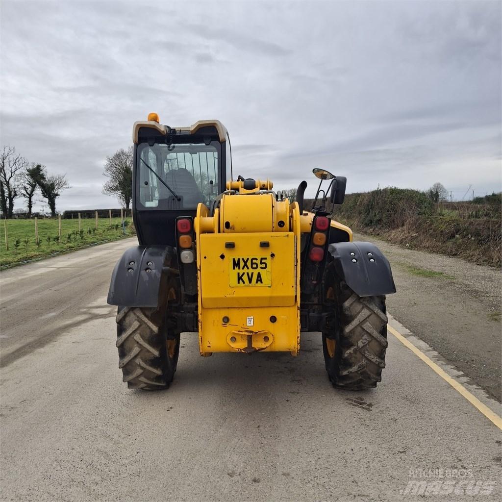 JCB 535-125 Hiviz 伸縮臂操作車