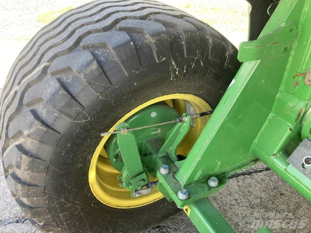 John Deere V461M 圓型牧草打包機