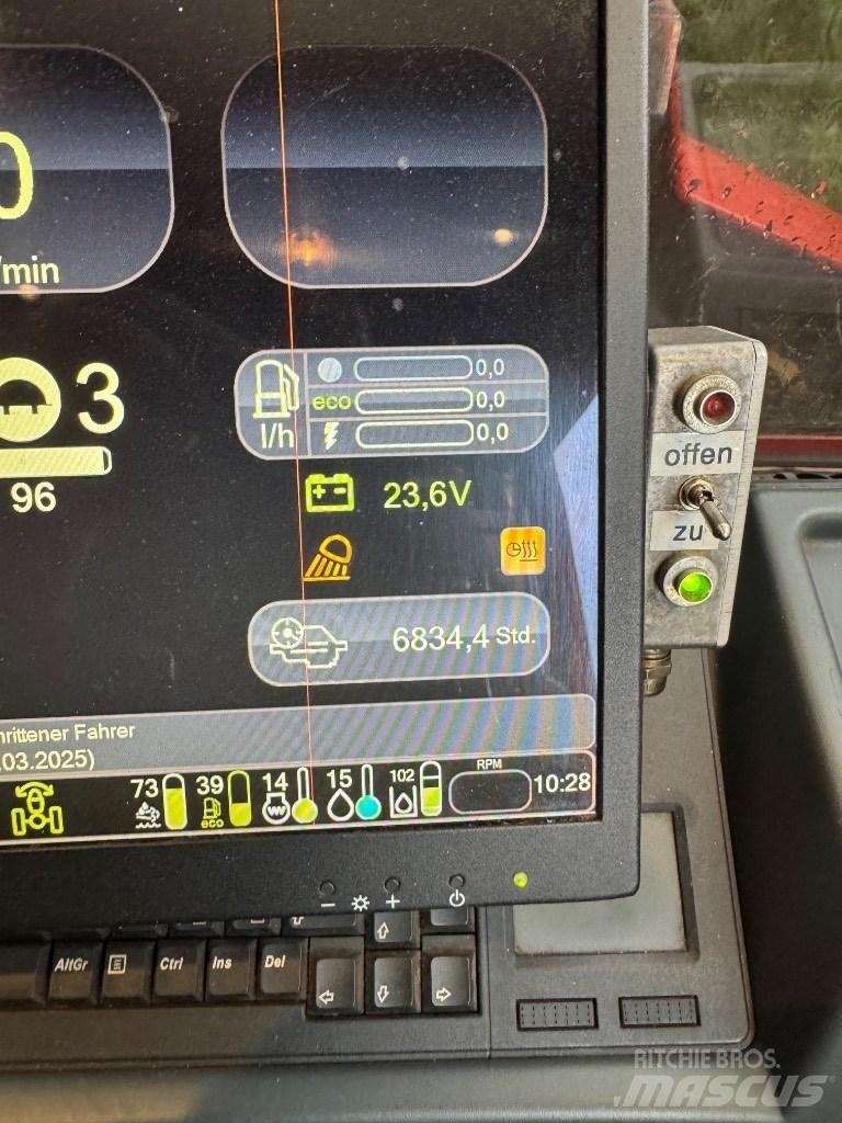 Komatsu 875 集運機