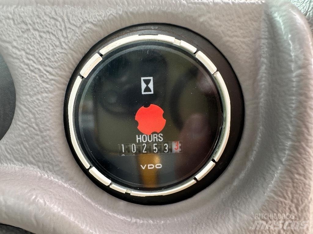 Volvo L 220 G 輪胎式裝載機