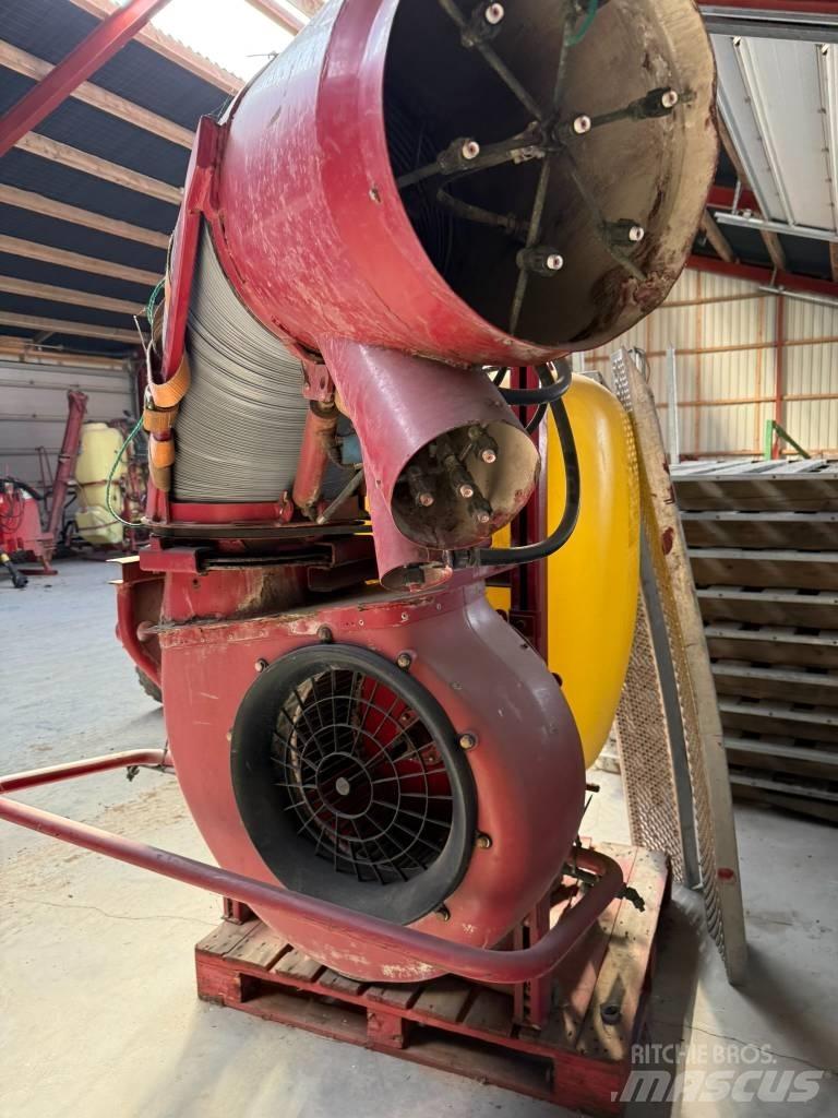 Hardi 600 SVCO 承載式噴霧機