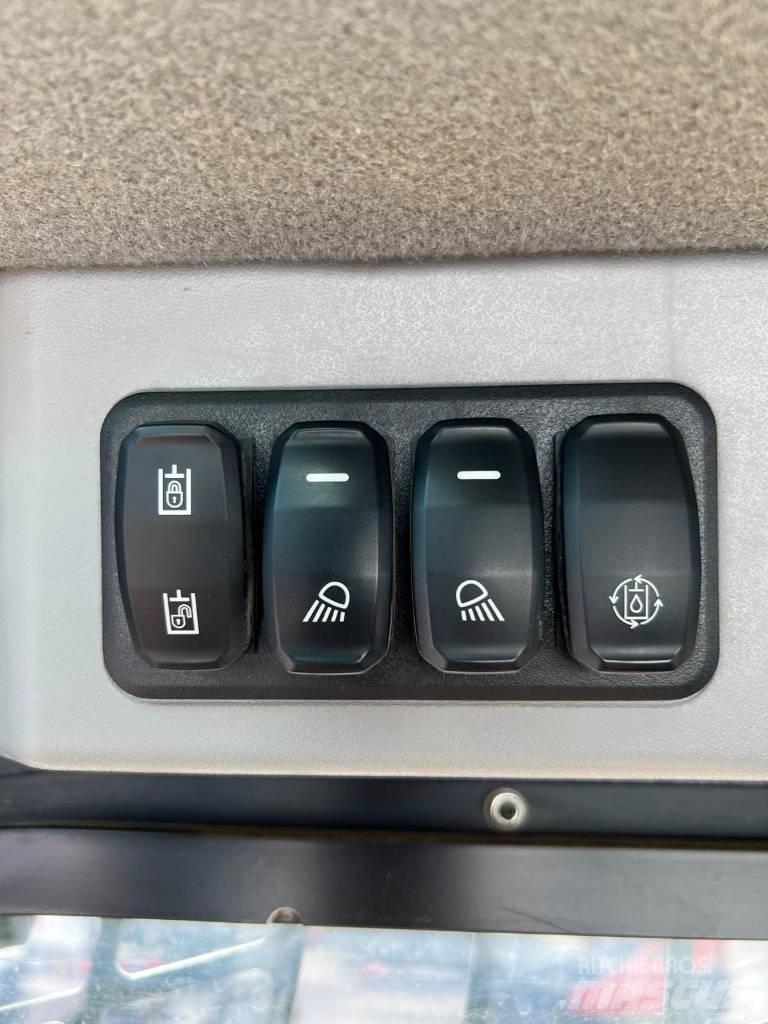 CAT 289D3 滑移轉向裝載機