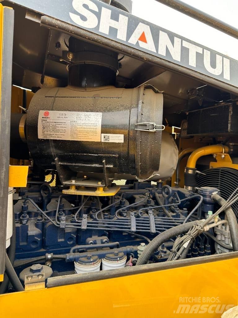 Shantui DH13 履帶推土機