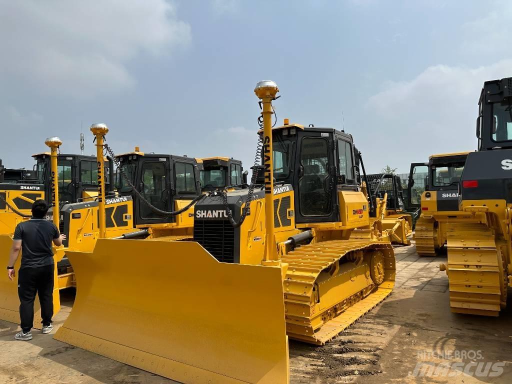 Shantui DH13 履帶推土機