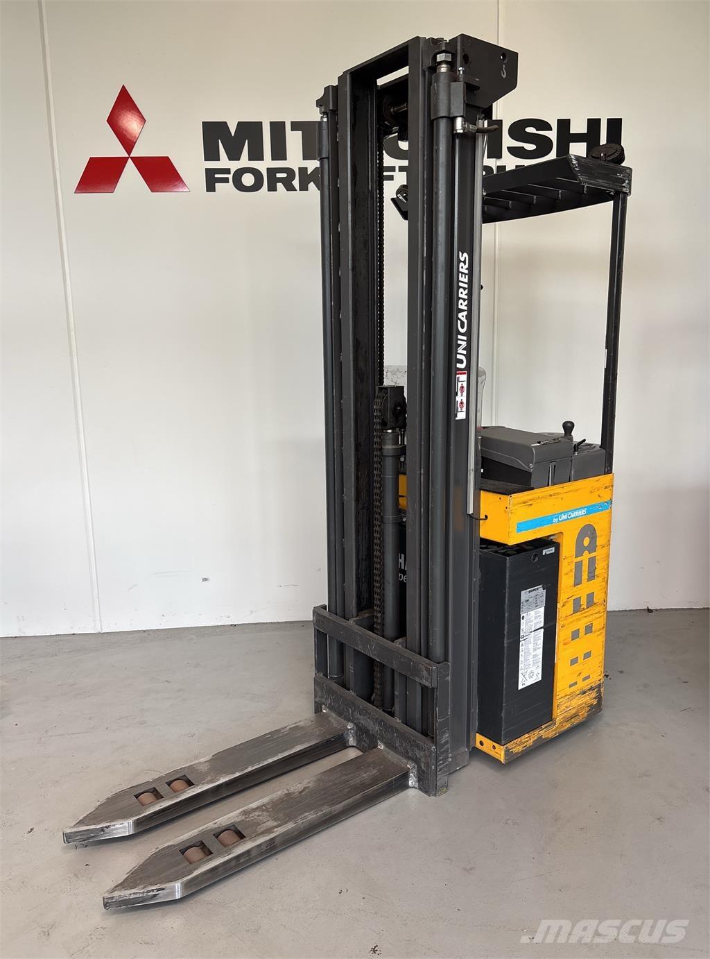 Atlet ASN200 自走式堆積機