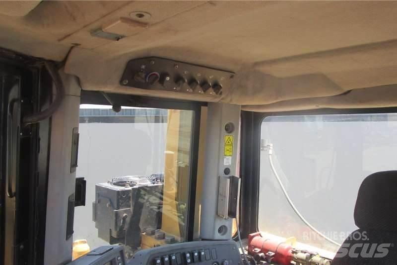 CAT D9T 履帶推土機