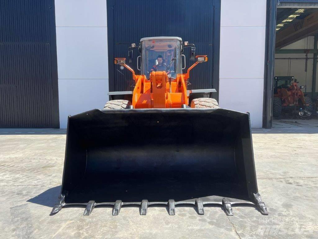 Hitachi LX 210 E 輪胎式裝載機
