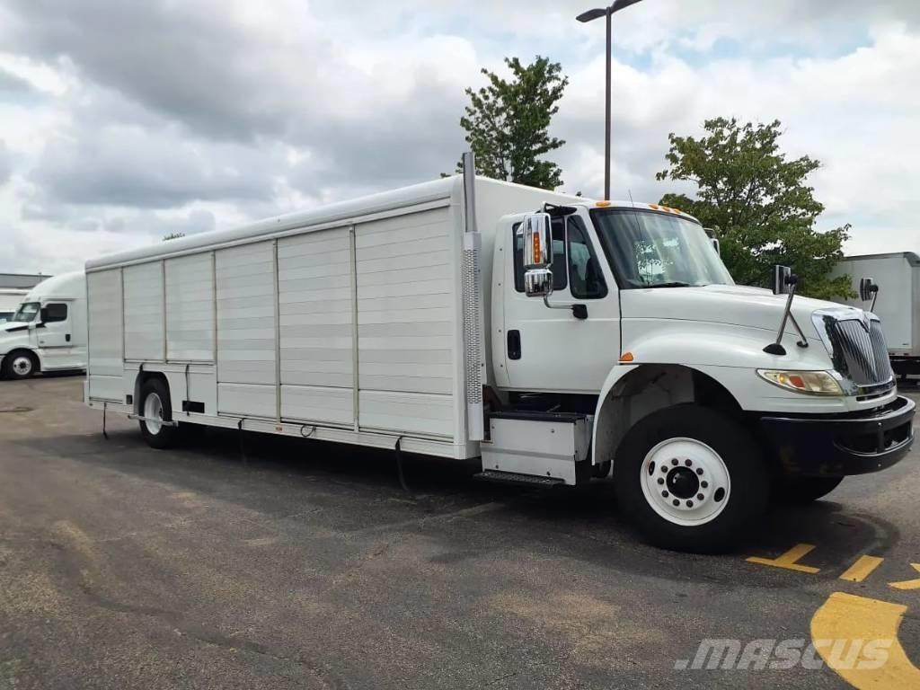 International 4300 飲料運輸卡車