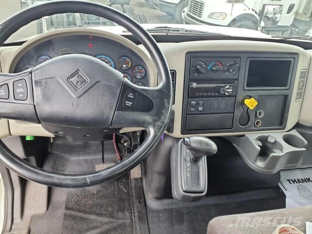 International 4300 飲料運輸卡車