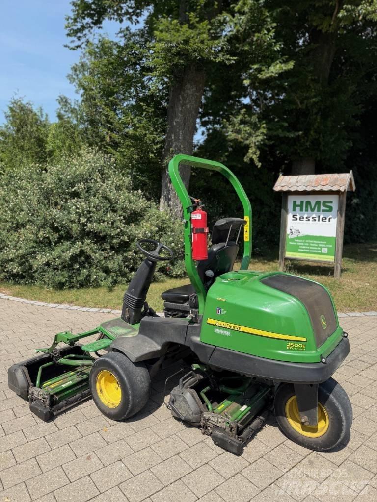 John Deere 2500 E 果嶺割草機