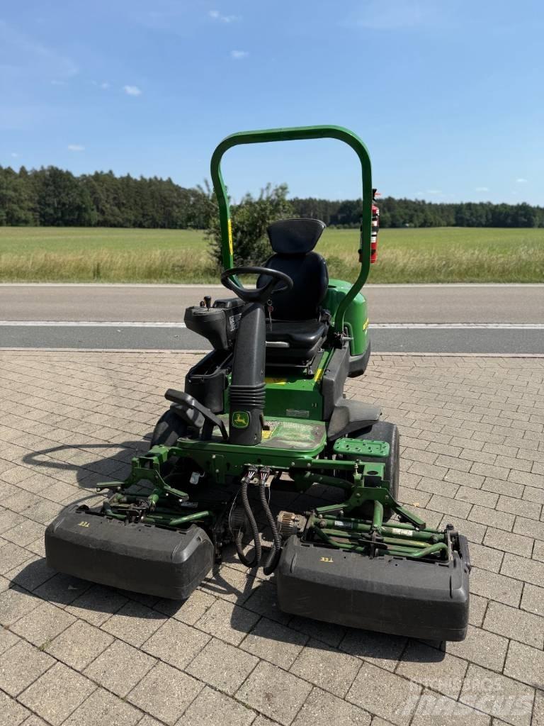 John Deere 2500 E 果嶺割草機