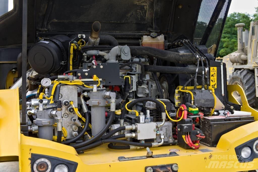 Bomag BW 28 RH 膠輪滾壓機