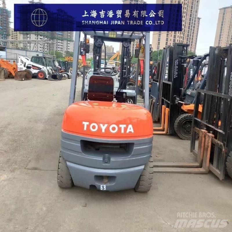 Toyota 6 F 柴油卡車