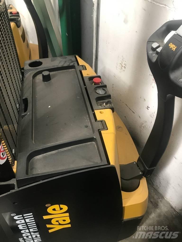 Yale MS16 自走式堆積機
