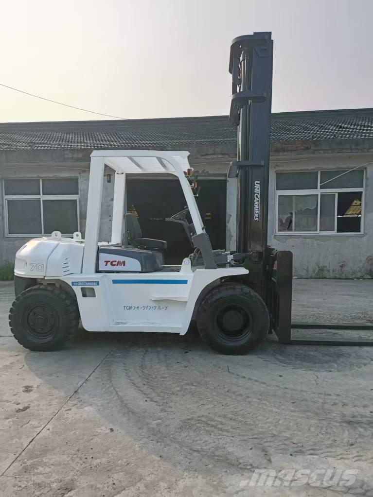 TCM FD 70 Z8 貨箱式卡車