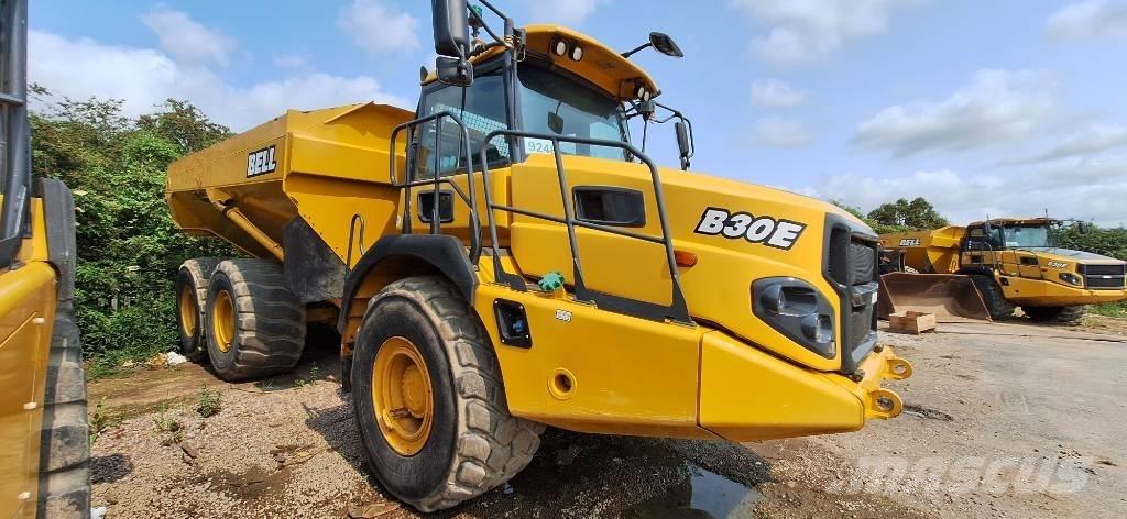 Bell B 30 E 鉸接式起吊車