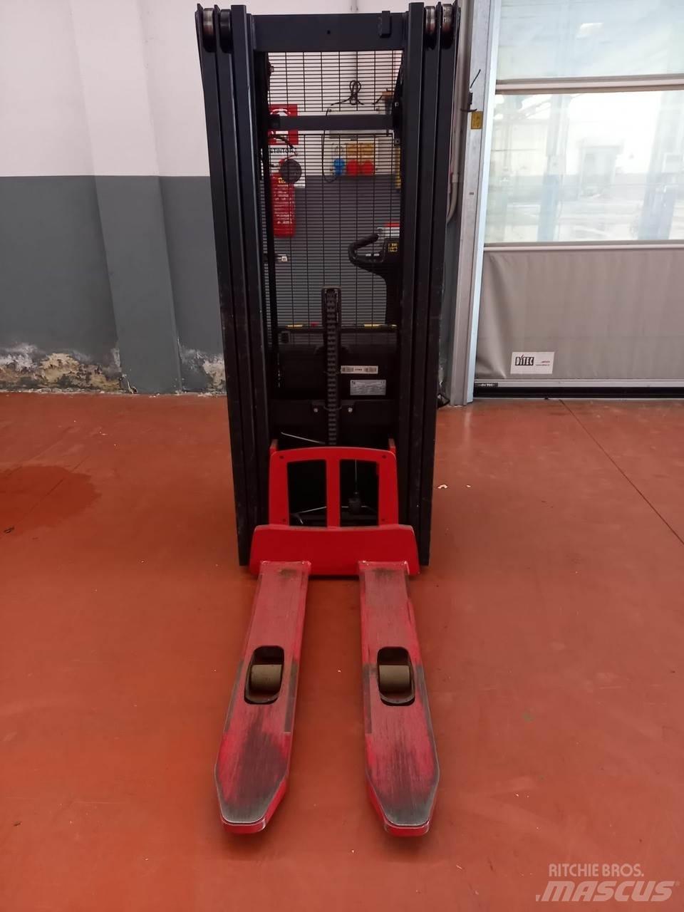 Hyster S1.2 行走控制式堆積機