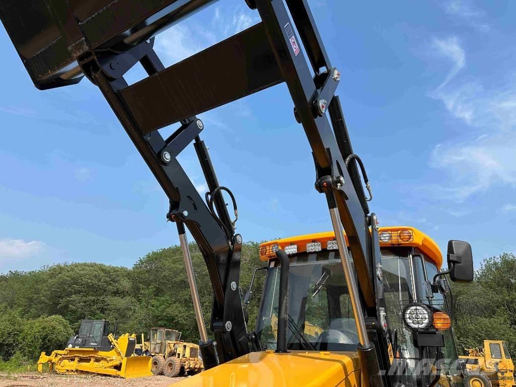 JCB 3CX 反鏟裝載機