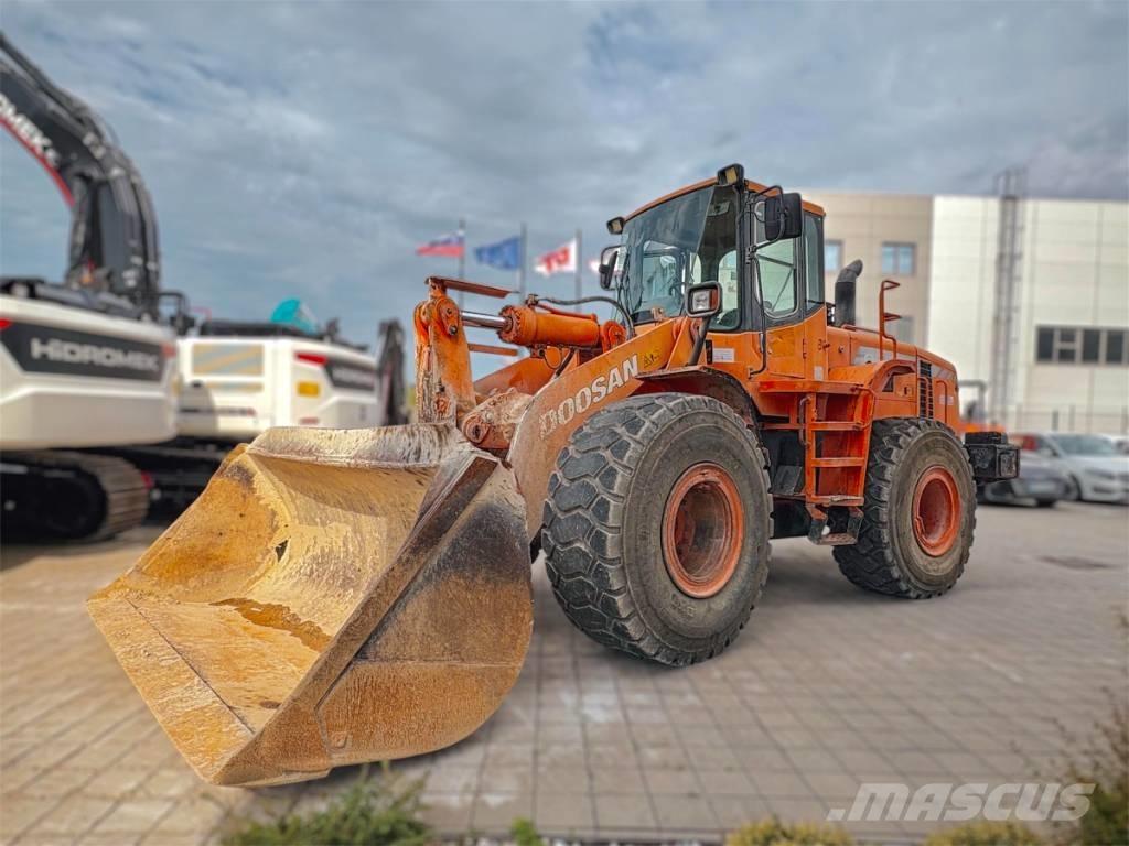 Doosan DL 300 輪胎式裝載機