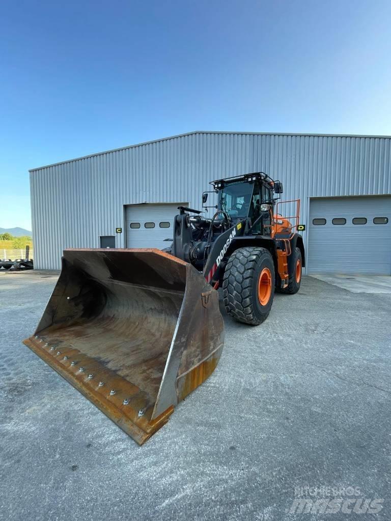 Doosan DL 320-7 輪胎式裝載機