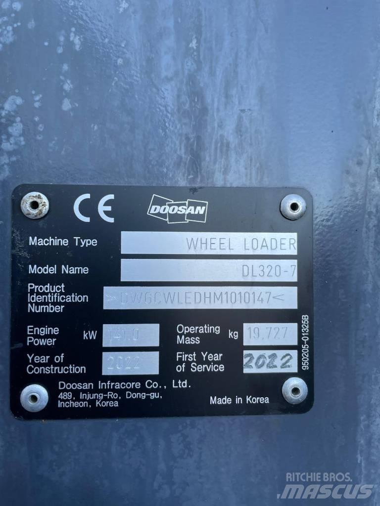Doosan DL 320-7 輪胎式裝載機