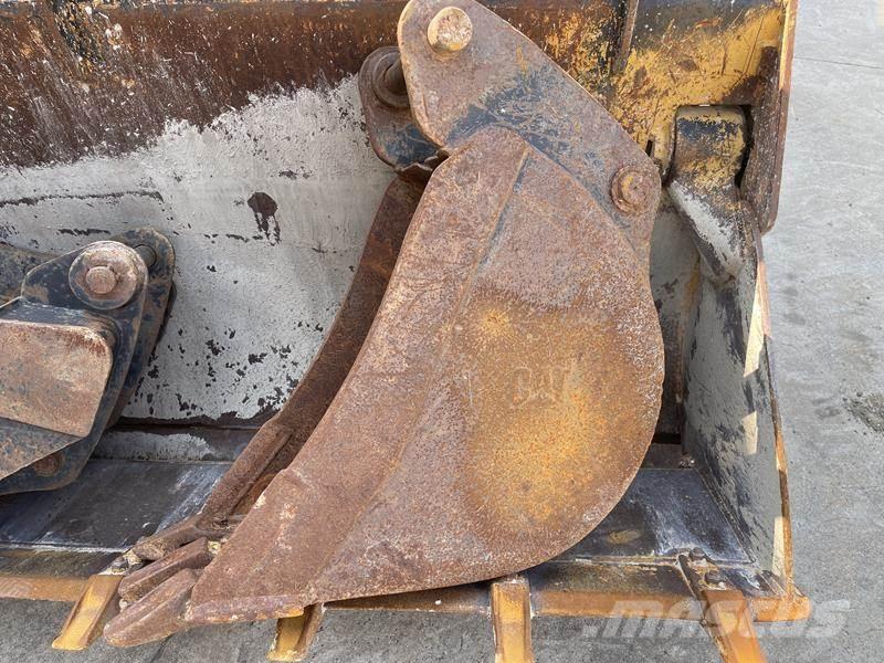 CAT 428 F 反鏟裝載機