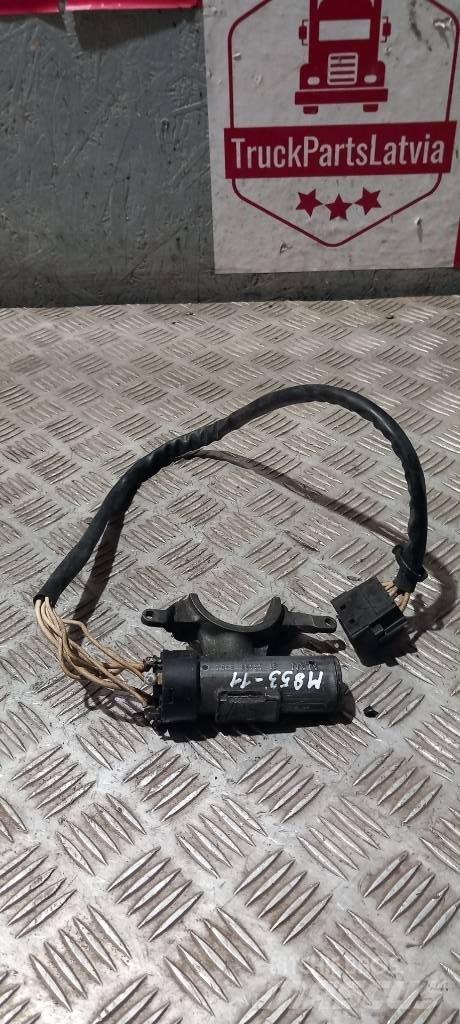 MAN TGA   81464336004 駕駛室與內部