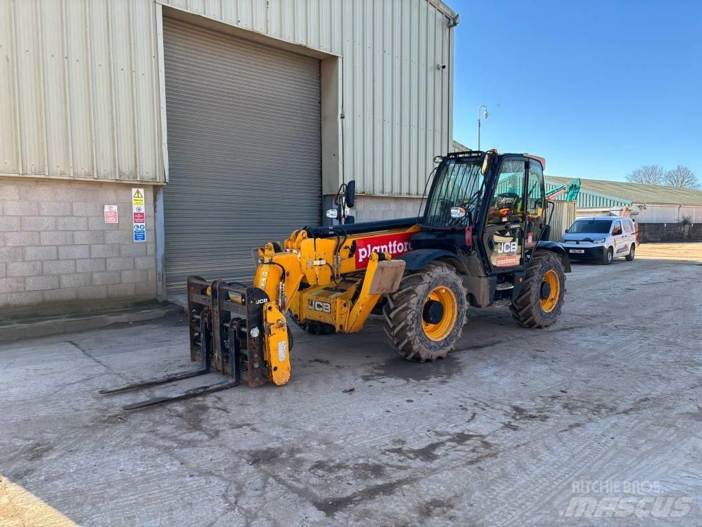 JCB 540-140 Hi Vis 伸縮臂操作車