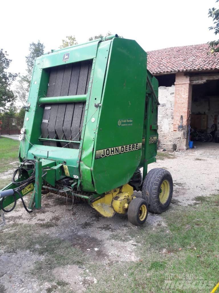 John Deere 590 圓型牧草打包機