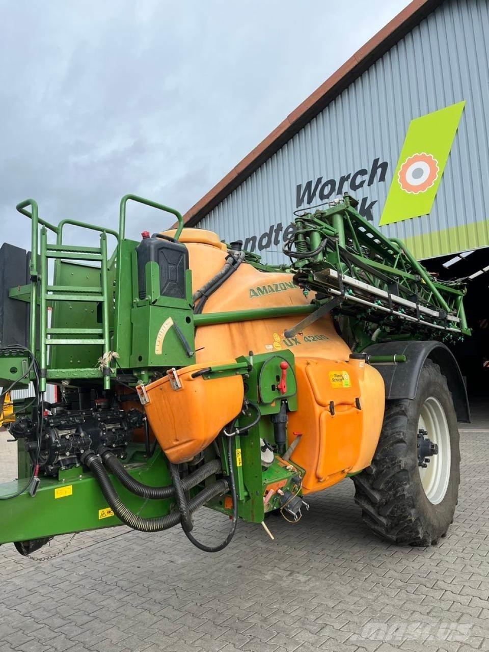 Amazone UX 4200 牽引式噴霧機