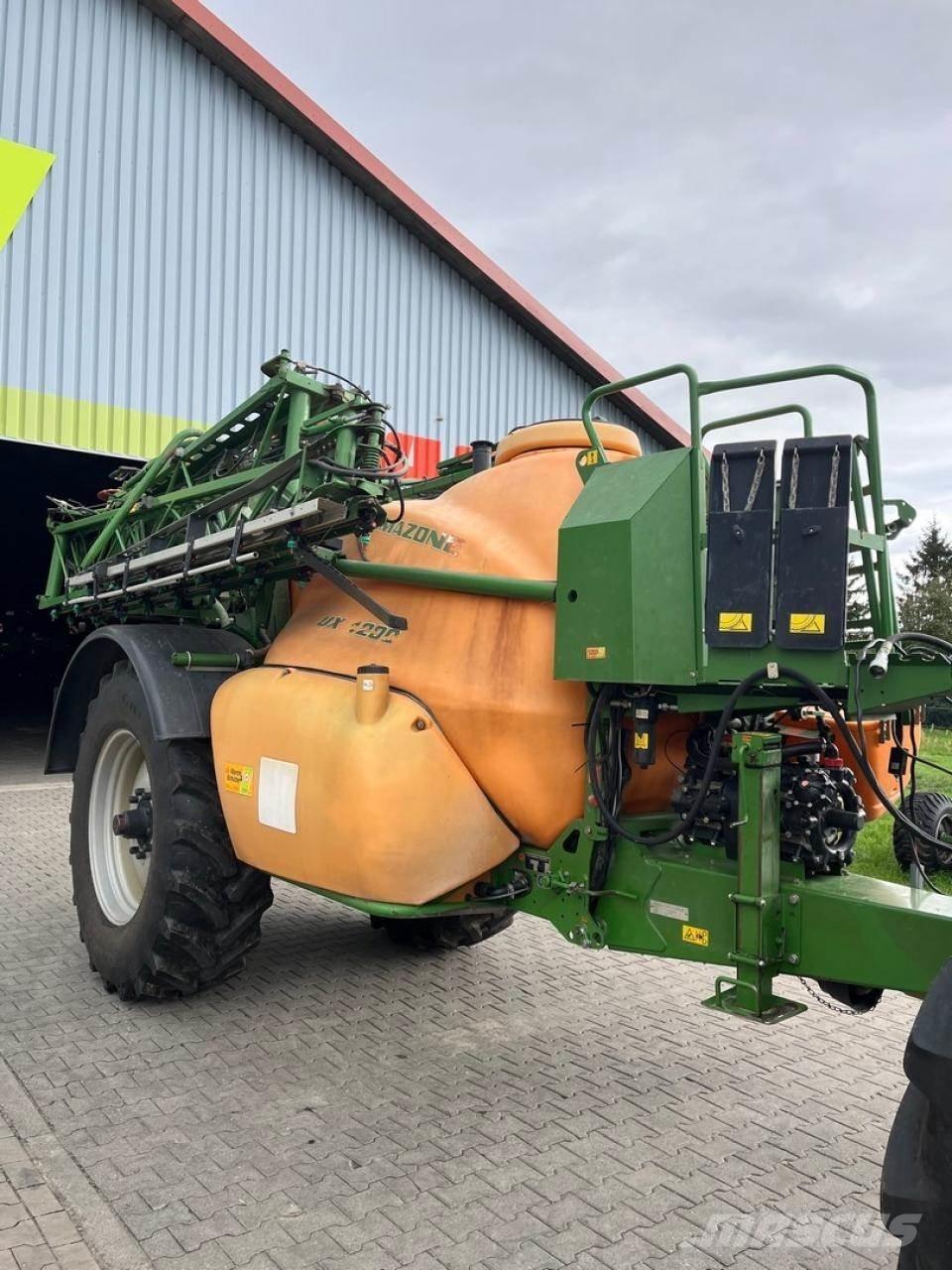 Amazone UX 4200 牽引式噴霧機