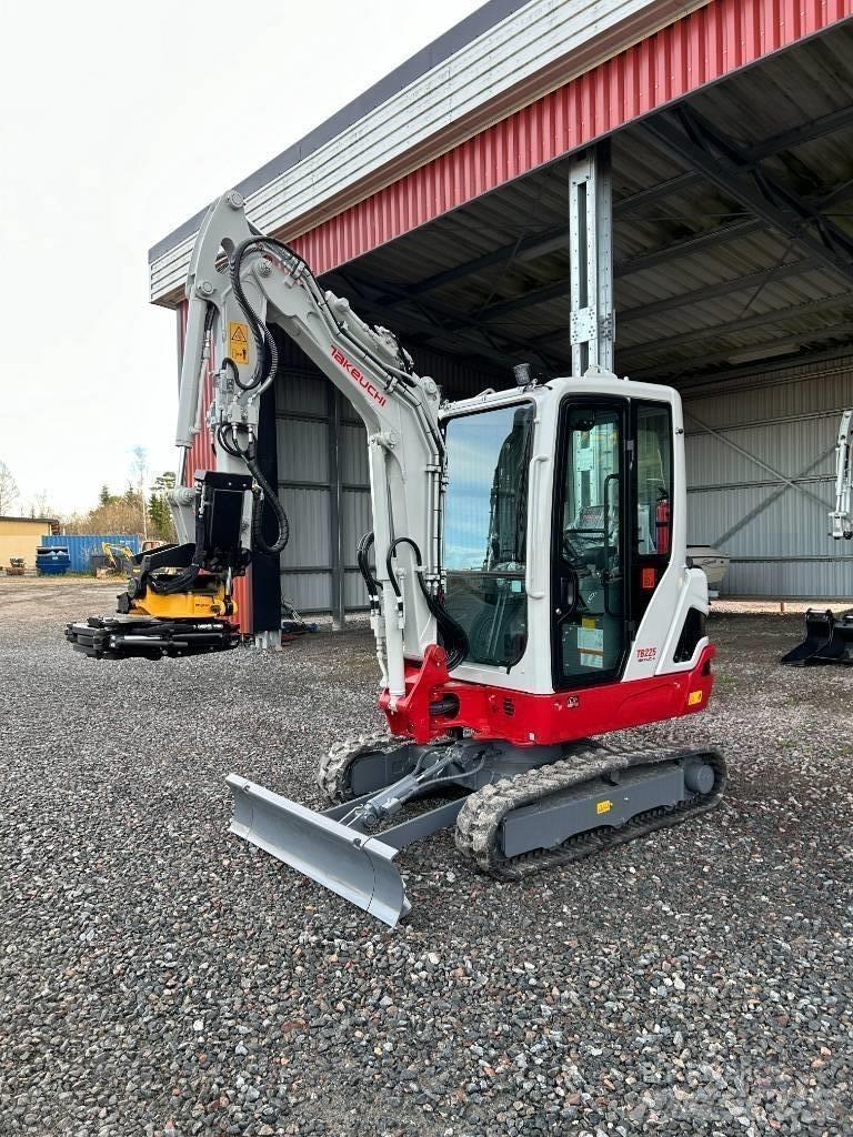 Takeuchi TB225 小型挖土機/掘鑿機<7t(小型挖掘機)
