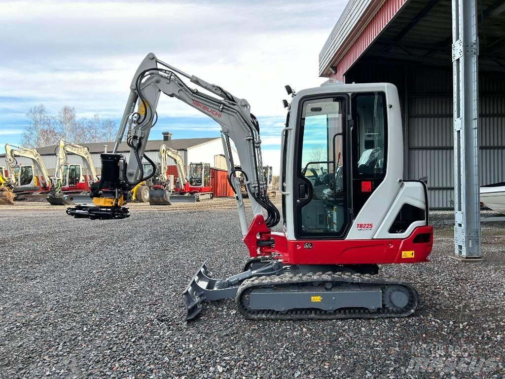 Takeuchi TB225 小型挖土機/掘鑿機<7t(小型挖掘機)