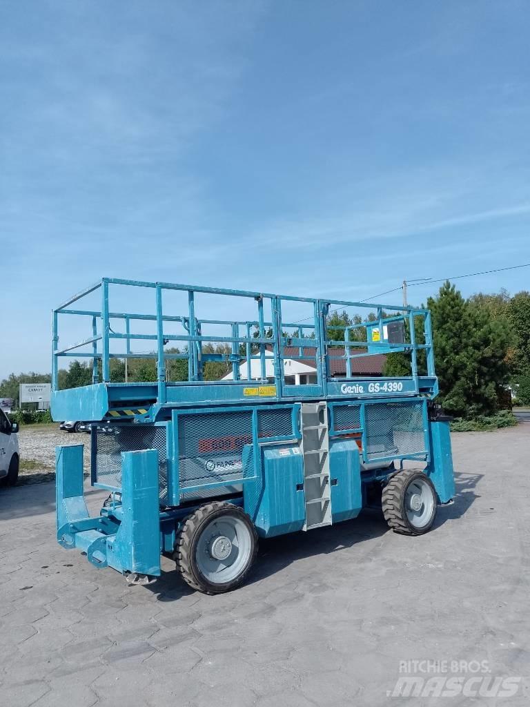 Genie 4390 剪式升降機