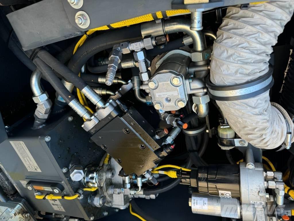 Bomag BF 300 C-2 瀝青攤舖機/鋪路機