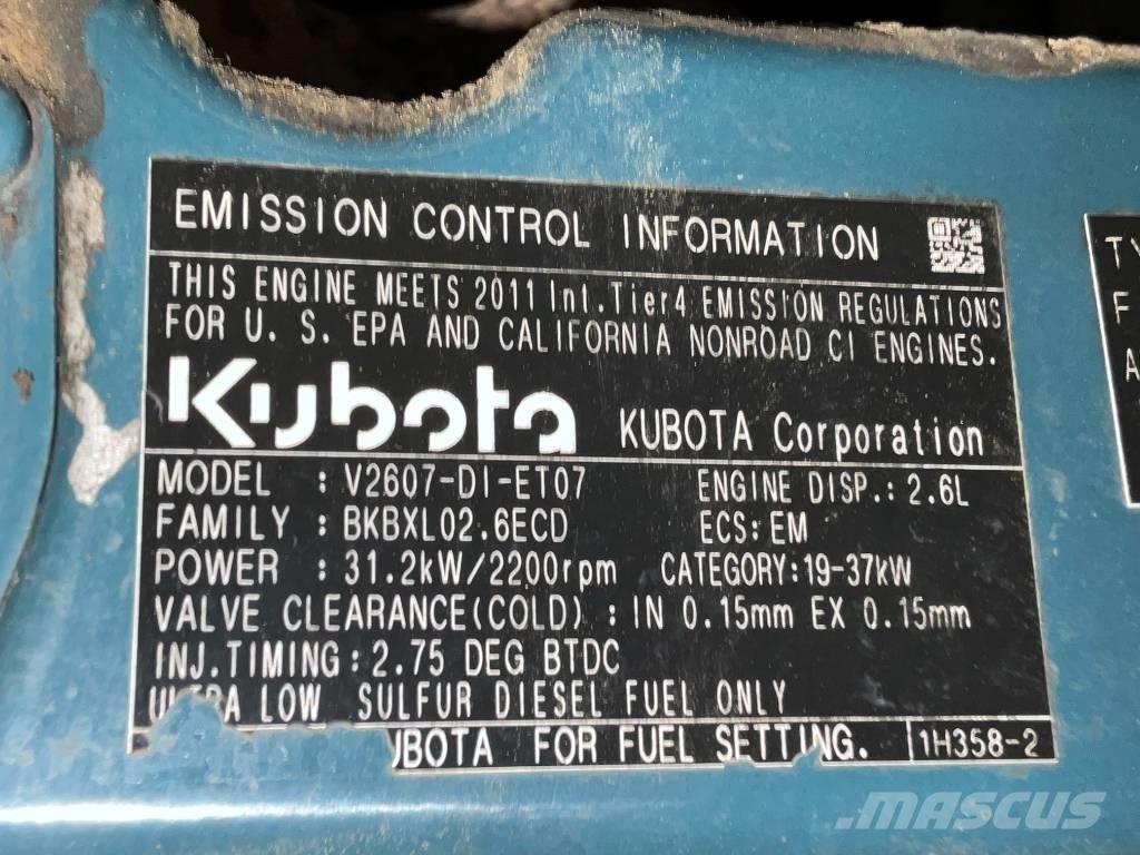 Kubota U 48-4 小型挖土機/掘鑿機<7t(小型挖掘機)
