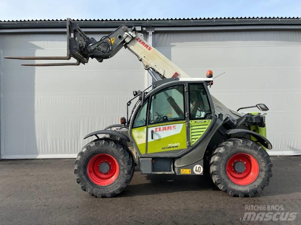 CLAAS SCORPION 7040 農業用伸縮臂裝載機