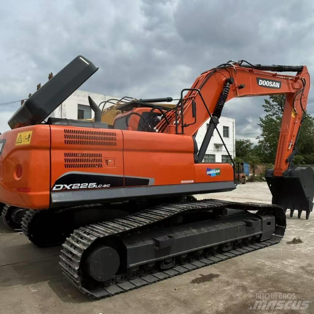 Doosan 225LC-9 履帶式 挖土機/掘鑿機/挖掘機