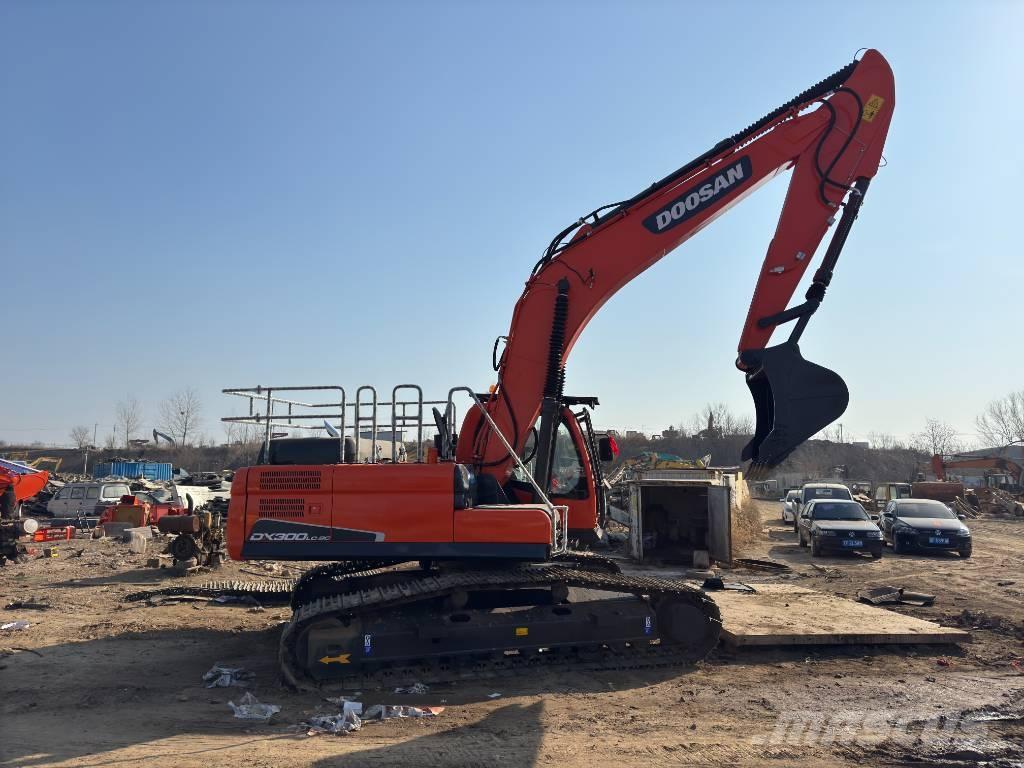 Doosan DX300 長臂前伸型挖土機/掘鑿機/挖掘機