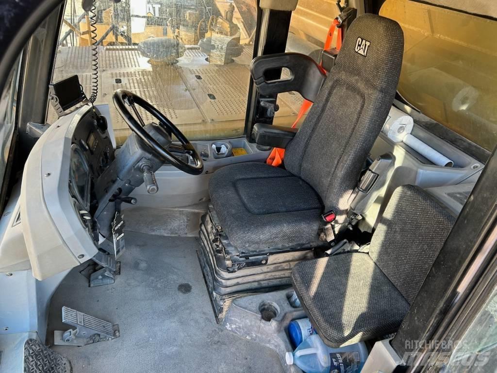 CAT 777F 鉸接式起吊車