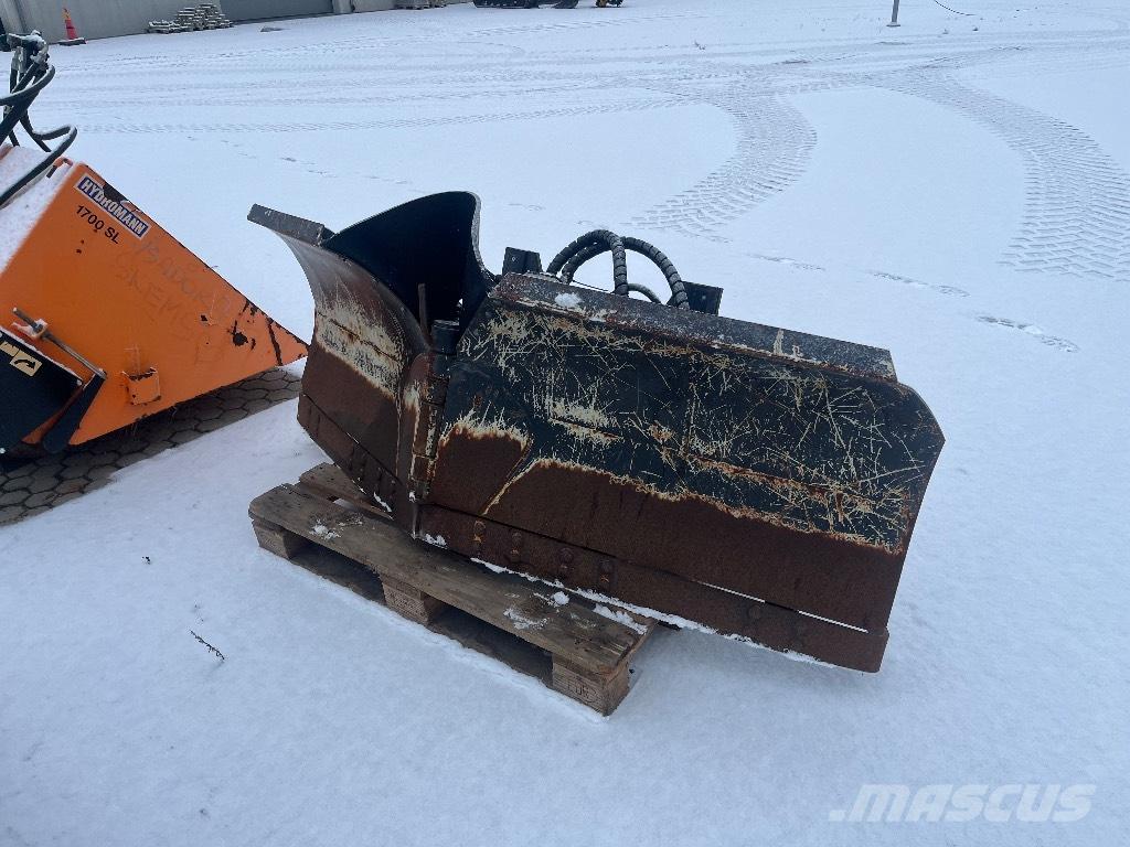 Uni-väg UV-220 鏟雪車