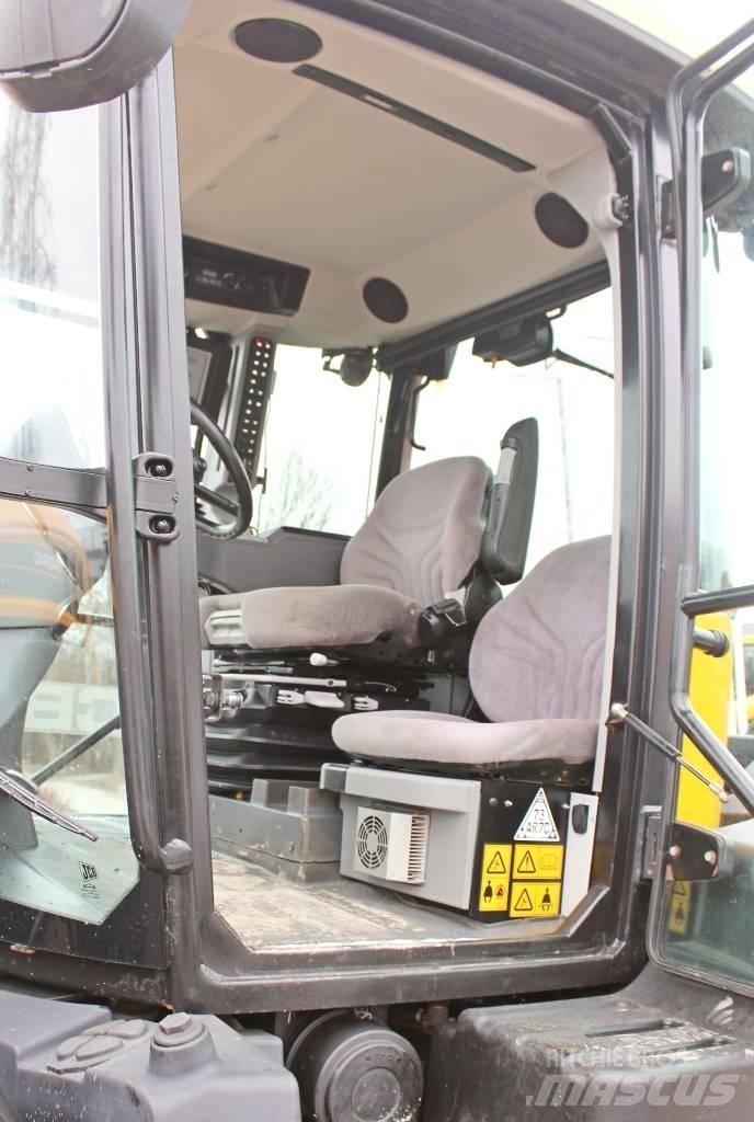 JCB Fastrac 4220 曳引機