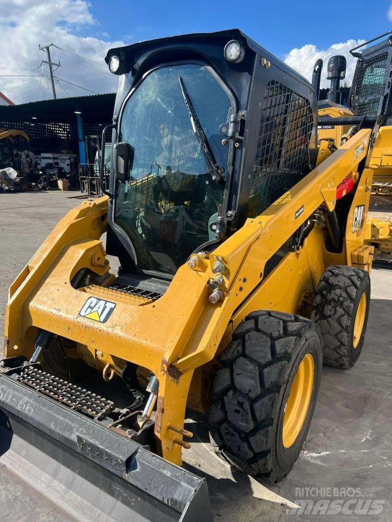 CAT 272D3 滑移轉向裝載機