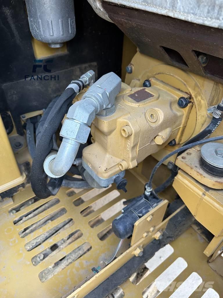 CAT 305.5 E2 小型挖土機/掘鑿機<7t(小型挖掘機)