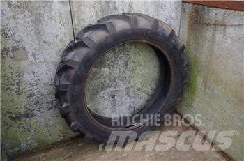 Stomil 9.5 R 32 輪胎、車輪和輪圈